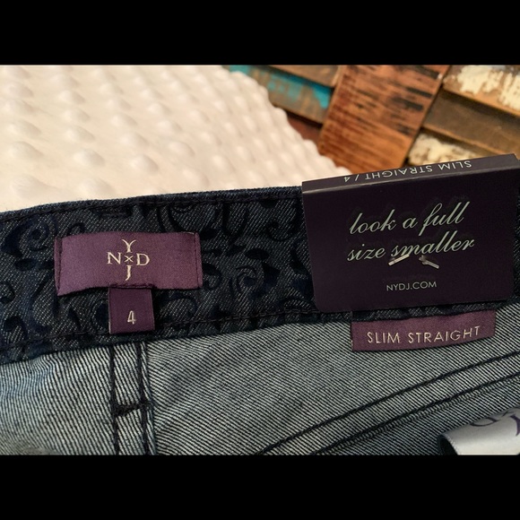 NWT NYDJ Slim Straight ‘Indigo Medallion’ Jeans 4 - Picture 5 of 9